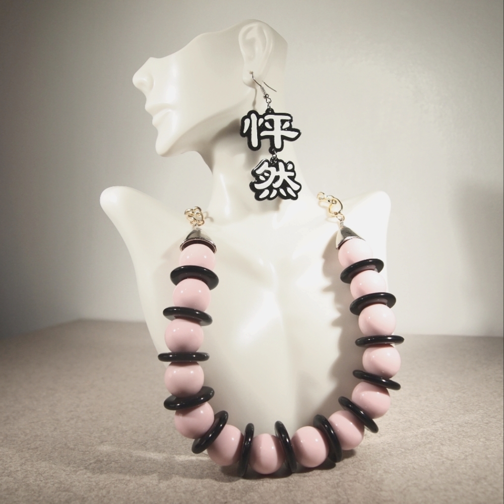 Black & white Necklace/Earrings Set